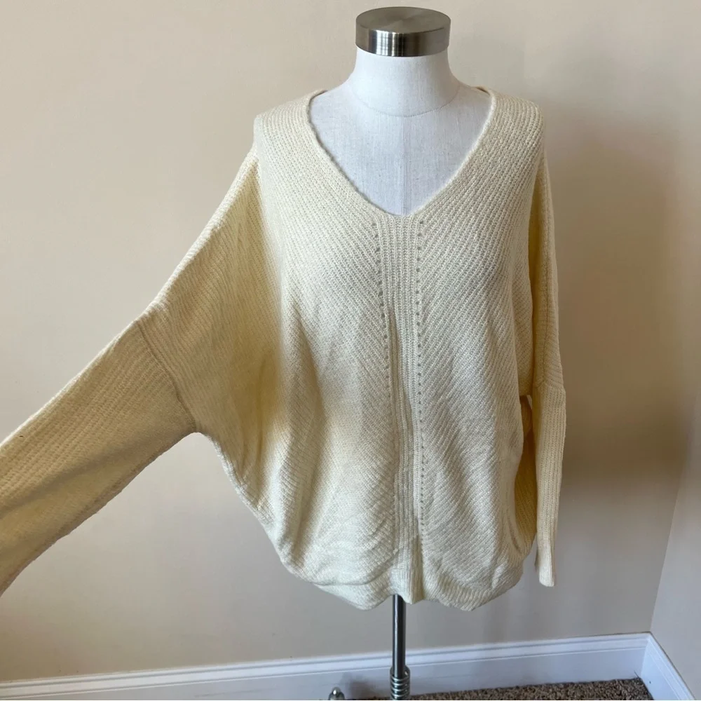 Lulus Emerson drop shoulder v-neck sweater cream 689